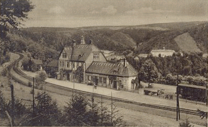 Bahnhof Schwarzburg mit Blick zum Schloß
